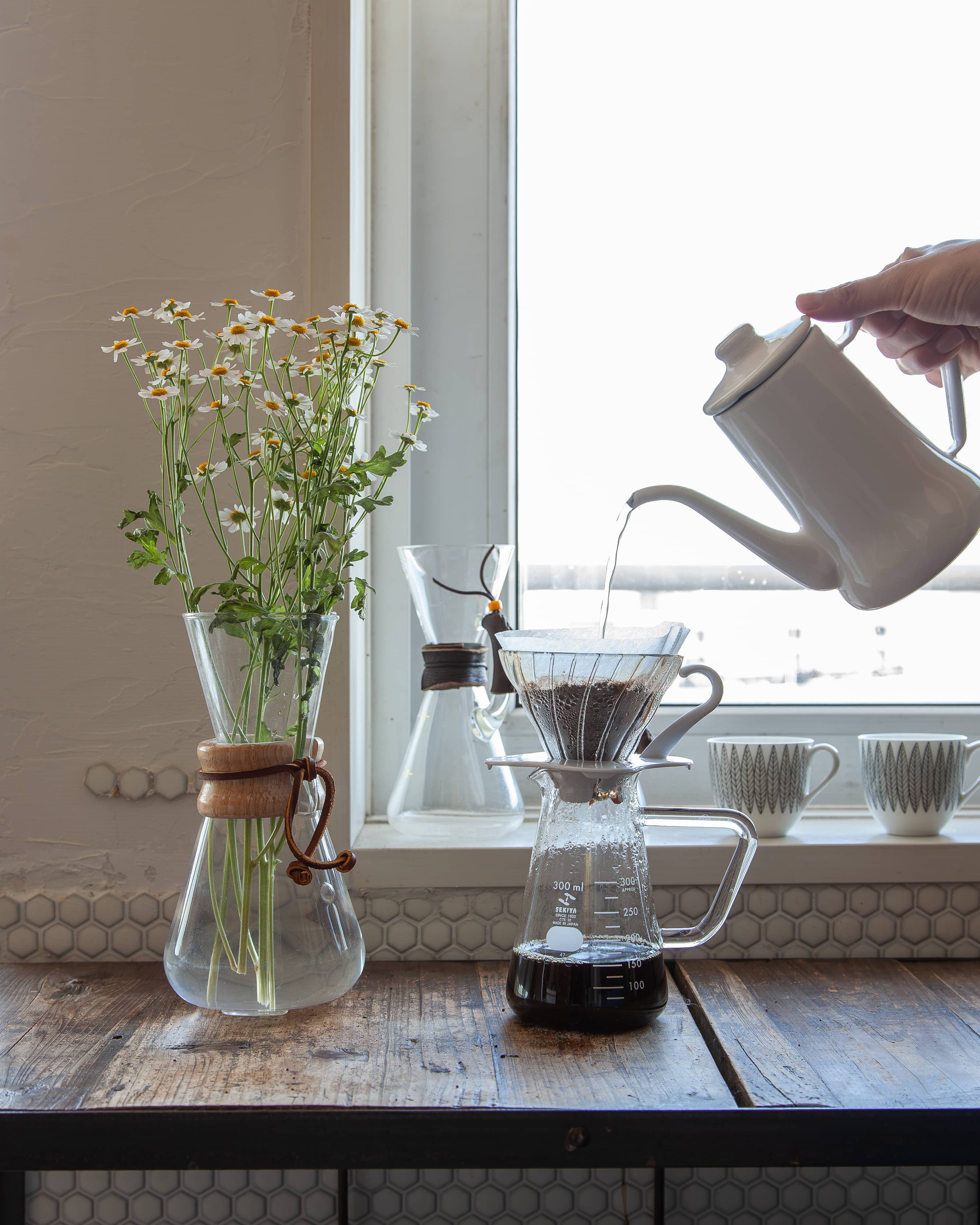 キッチンアイテムが花瓶に。インテリアに馴染むコーヒーメーカー ケメックス(CHEMEX)の再利用のすすめ