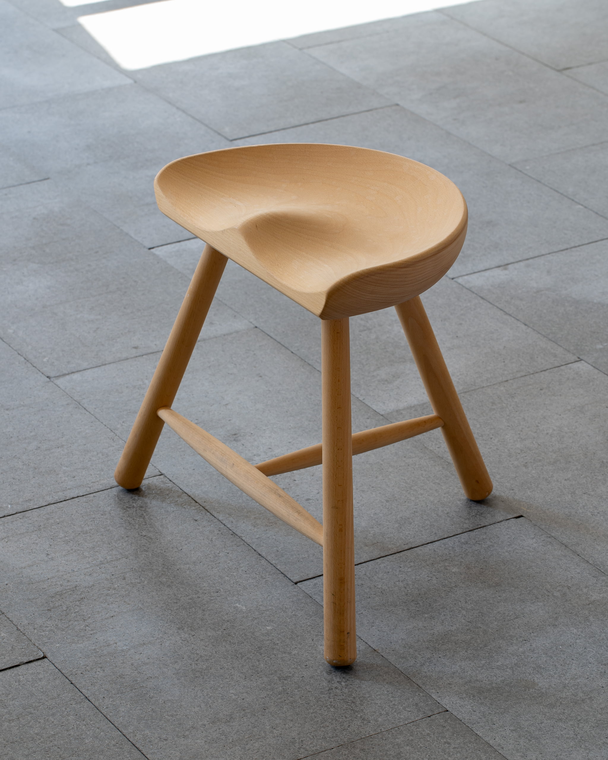 新品】座っているときに楽に作業ができるスツール【デンマーク
