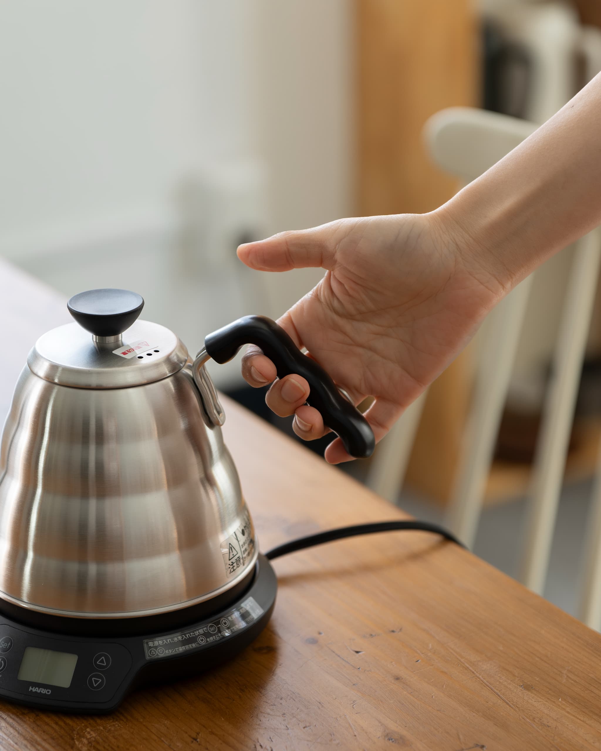1℃単位で味わいをアレンジするケトル V60温度調整付きパワーケトル