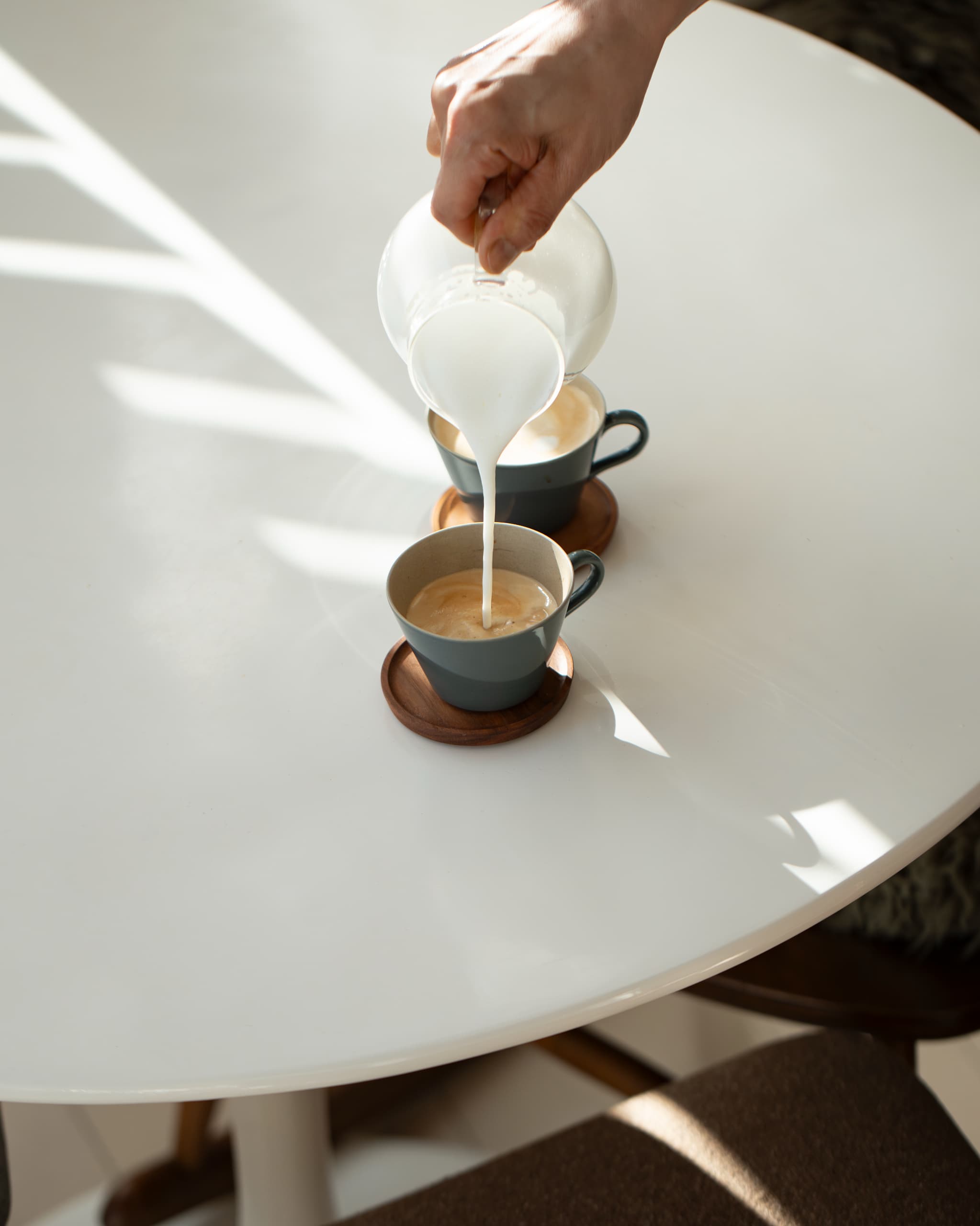 pouring_milk_coffee_table