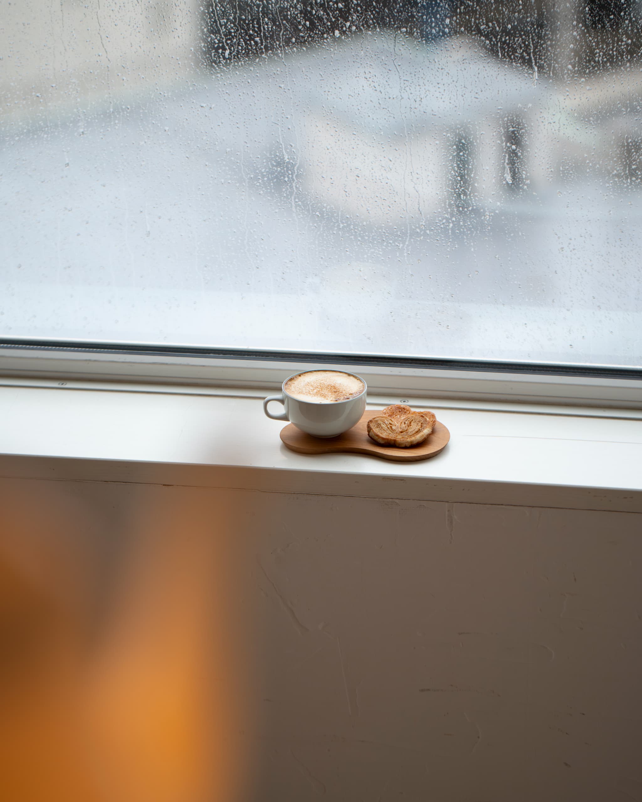 soft-natural-light-rainy-window